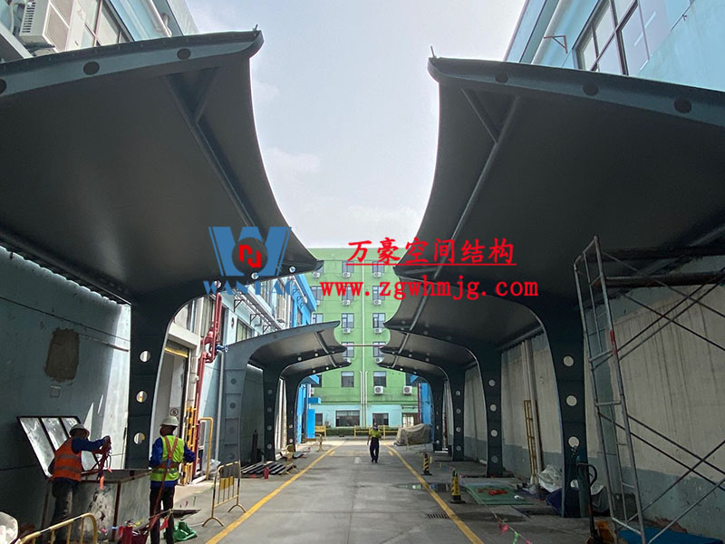 膜結(jié)構(gòu)車棚定做哪里好？膜結(jié)構(gòu)生產(chǎn)廠家哪家好？