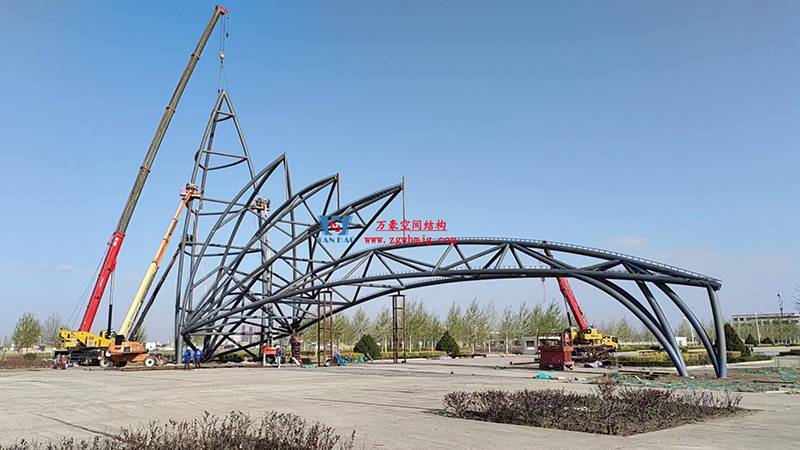 芳菲四月，共鑒美好！陜西定邊馬蓮灘沙漠公園鋼膜結(jié)構(gòu)工程最新進(jìn)展播報(bào)