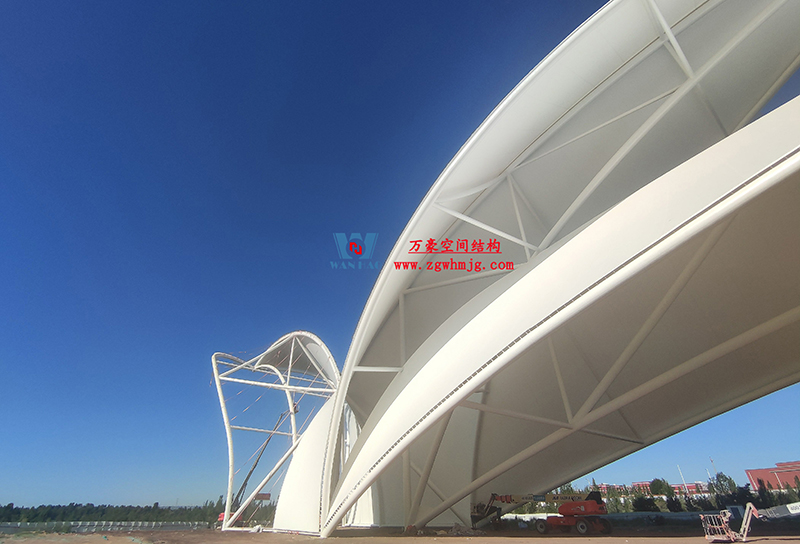 陜西定邊馬蓮灘沙漠公園鋼膜結構工程“奮力快跑”，工程“進度條”刷新了!