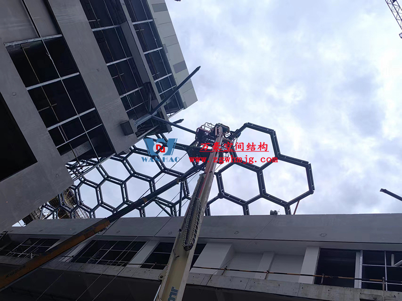 嘉興長(zhǎng)安里ETFE氣枕鋼膜結(jié)構(gòu)頂棚工程開(kāi)始施工