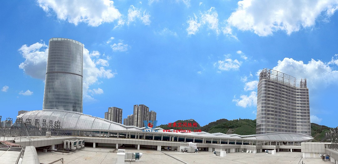 遵義高鐵新城上的一條鋼膜結構“長龍”