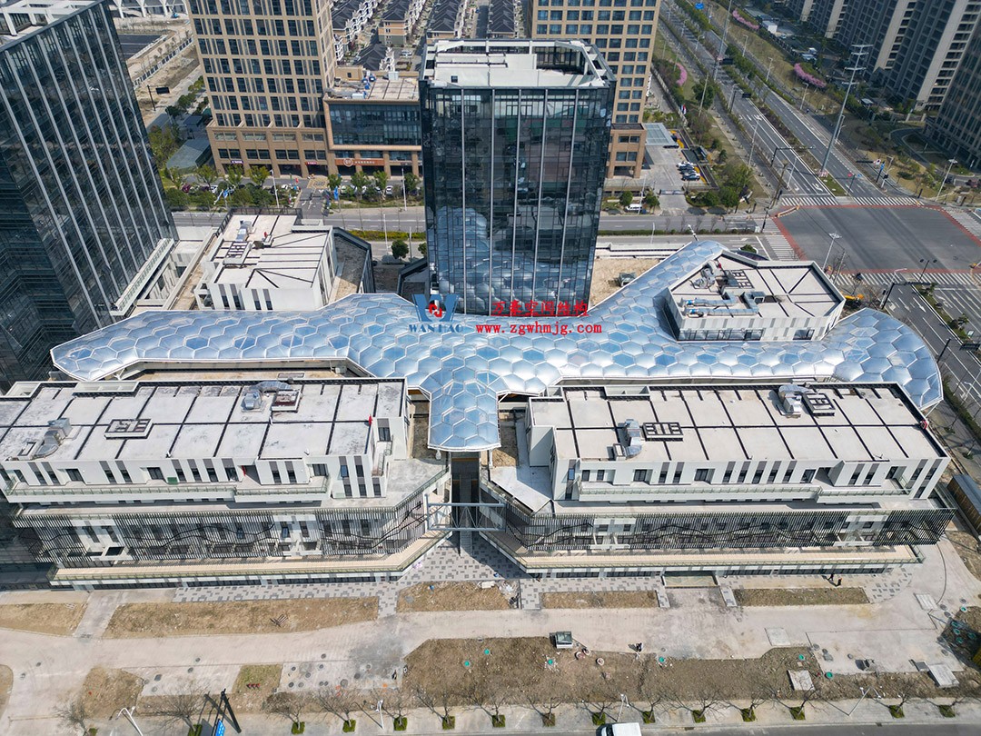 已完工，這個ETFE氣枕商業(yè)天幕閃亮登場！