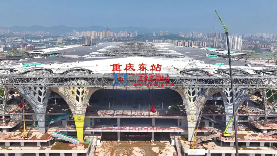 提檔提速,ETFE氣枕膜結(jié)構(gòu)天窗正在火熱施工安裝中 提檔提速,ETFE氣枕膜結(jié)構(gòu)天窗正在火熱施工安裝中