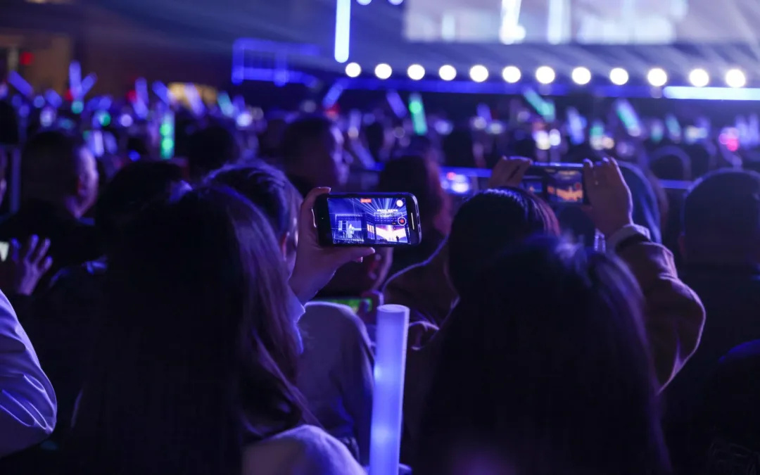 平陽(yáng)體育中心群星演唱會(huì)!超萬(wàn)人圍觀,現(xiàn)場(chǎng)火爆High唱! 平陽(yáng)體育中心群星演唱會(huì)!超萬(wàn)人圍觀,現(xiàn)場(chǎng)火爆High唱!