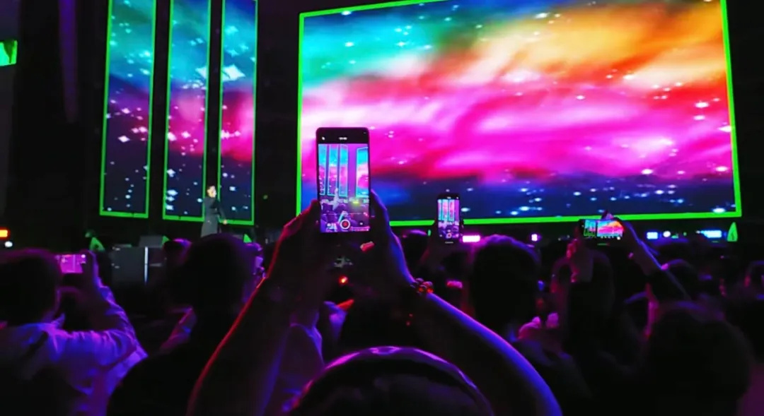 平陽(yáng)體育中心群星演唱會(huì)!超萬(wàn)人圍觀,現(xiàn)場(chǎng)火爆High唱! 平陽(yáng)體育中心群星演唱會(huì)!超萬(wàn)人圍觀,現(xiàn)場(chǎng)火爆High唱!