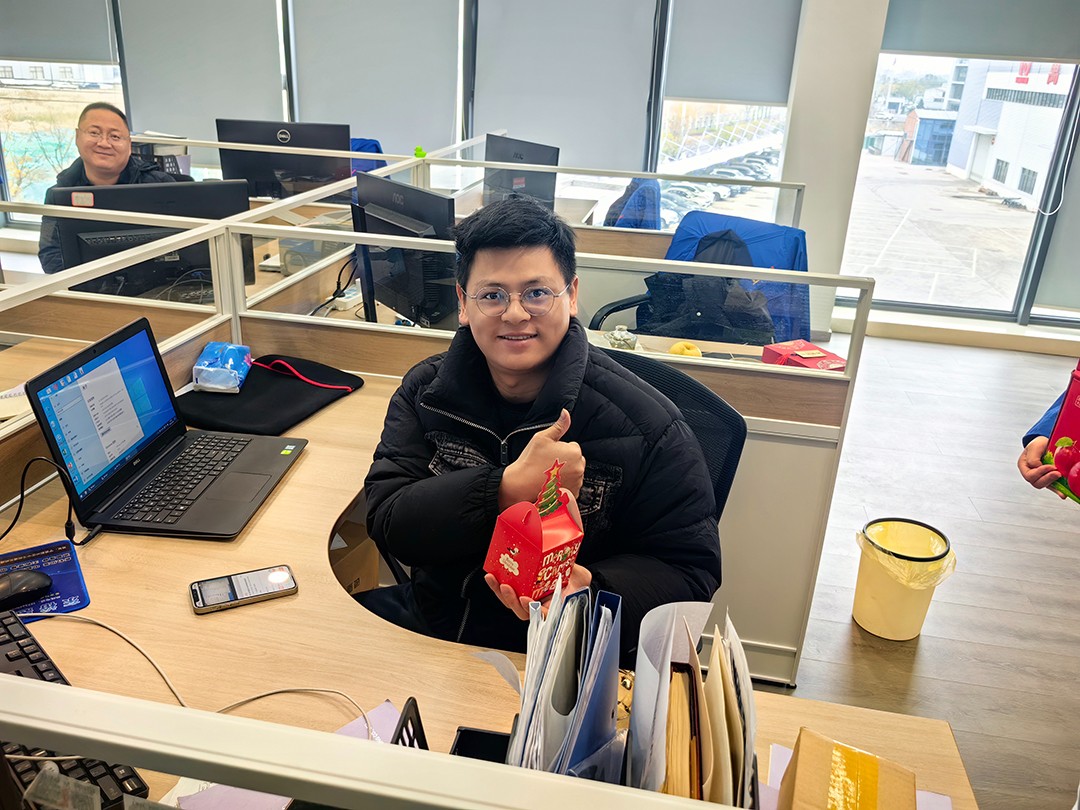 關(guān)愛(ài)員工,愛(ài)在萬(wàn)豪|暖心平安夜,傳遞“蘋(píng)”安幸福 關(guān)愛(ài)員工,愛(ài)在萬(wàn)豪|暖心平安夜,傳遞“蘋(píng)”安幸福