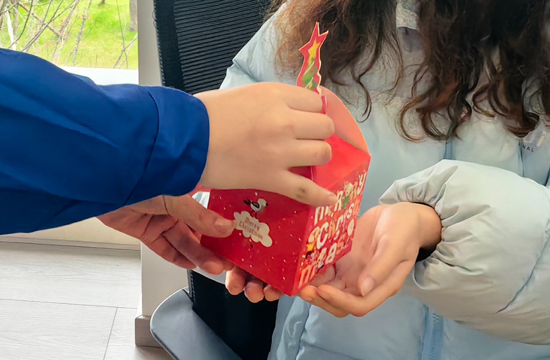 關(guān)愛(ài)員工,愛(ài)在萬(wàn)豪|暖心平安夜,傳遞“蘋(píng)”安幸福 關(guān)愛(ài)員工,愛(ài)在萬(wàn)豪|暖心平安夜,傳遞“蘋(píng)”安幸福