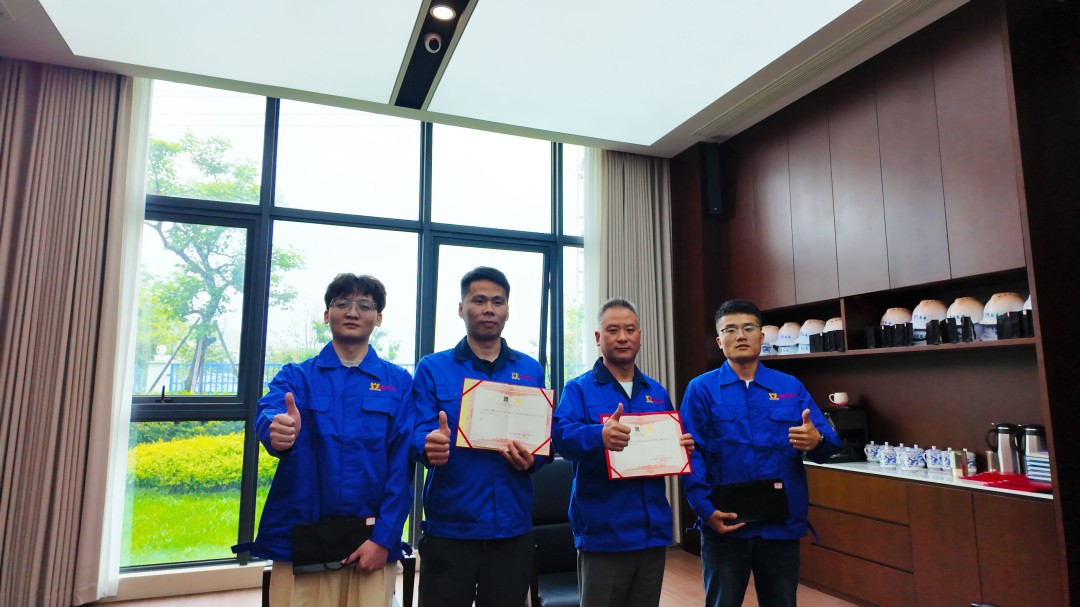 浙江萬豪空間結(jié)構(gòu)集團(tuán)有限公司隆重舉行“匠心傳承·共筑未來”師徒大會(huì)! 浙江萬豪空間結(jié)構(gòu)集團(tuán)有限公司隆重舉行“匠心傳承·共筑未來”師徒大會(huì)!