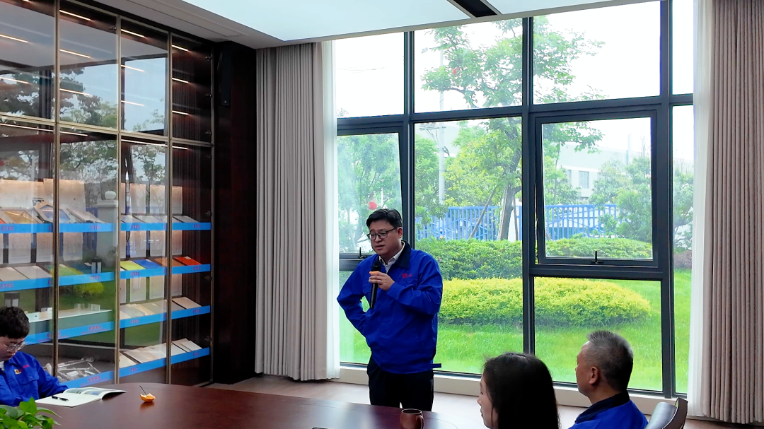 浙江萬豪空間結(jié)構(gòu)集團(tuán)有限公司隆重舉行“匠心傳承·共筑未來”師徒大會(huì)! 浙江萬豪空間結(jié)構(gòu)集團(tuán)有限公司隆重舉行“匠心傳承·共筑未來”師徒大會(huì)!