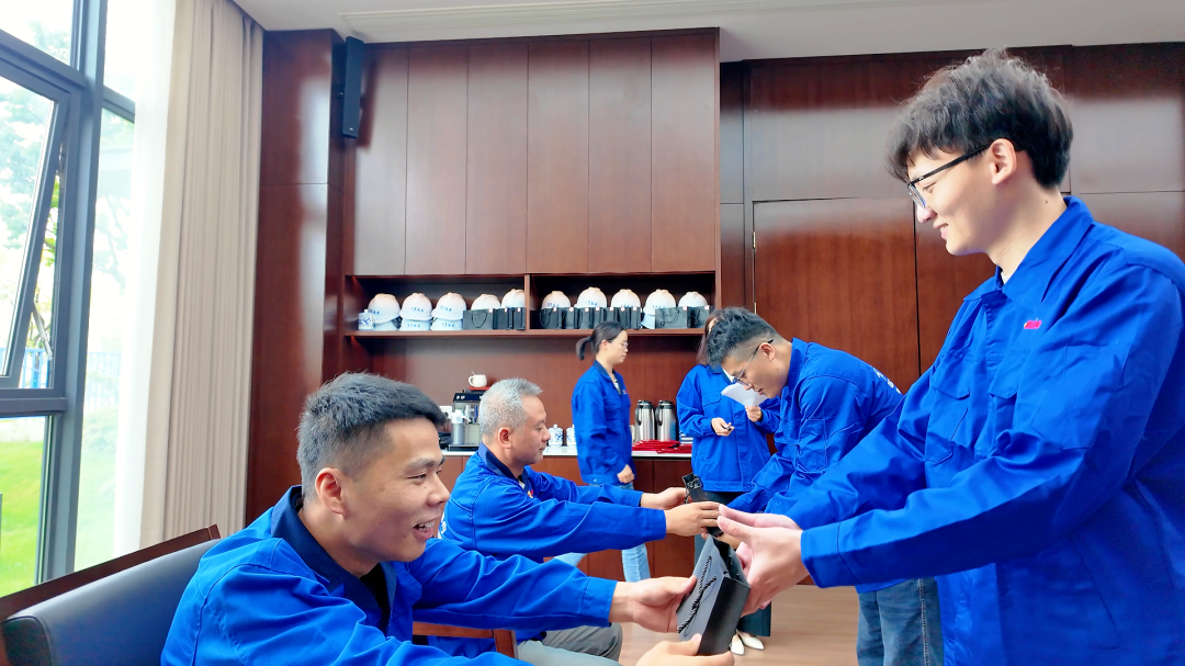 浙江萬豪空間結構集團有限公司隆重舉行“匠心傳承·共筑未來”師徒大會! 浙江萬豪空間結構集團有限公司隆重舉行“匠心傳承·共筑未來”師徒大會!