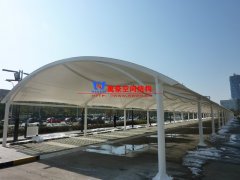 做膜結(jié)構(gòu)車棚對汽車有什么好處？膜結(jié)構(gòu)車棚能給我們帶來哪些方便？