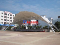 舞臺(tái)膜結(jié)構(gòu)具有哪些特性？張拉膜結(jié)構(gòu)舞臺(tái)有什么優(yōu)勢特點(diǎn)？